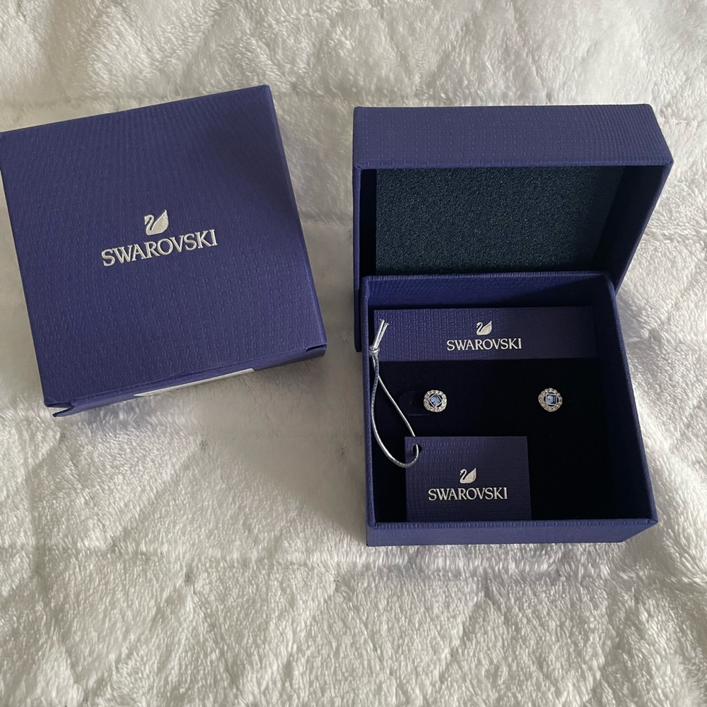 Swarovski NEW Angelic stud earrings
Square cut, Blue, Rhodium plated